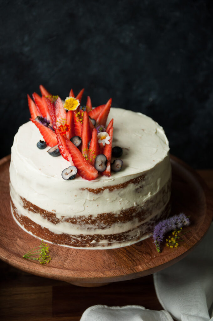 Naked Cake Vanille Et Fraise A Petits Pois