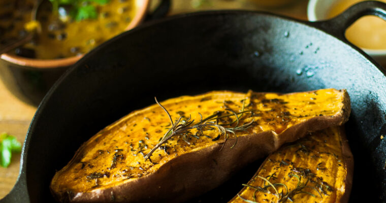 Patates douces rôties et haricots noirs au curry